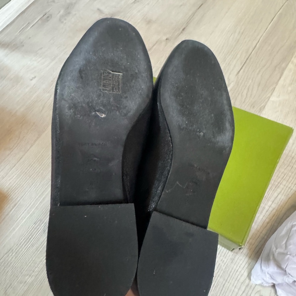 Tory Burch Black Leather Loafers with Gold Chain - Picture 3 of 5